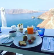 Breakfast with a view on the caldera